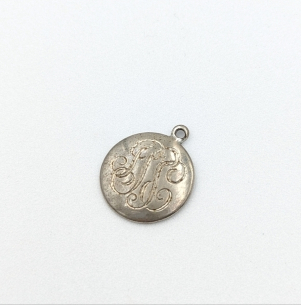 5/25$  Vintage or antique love token initial pendant silver tone